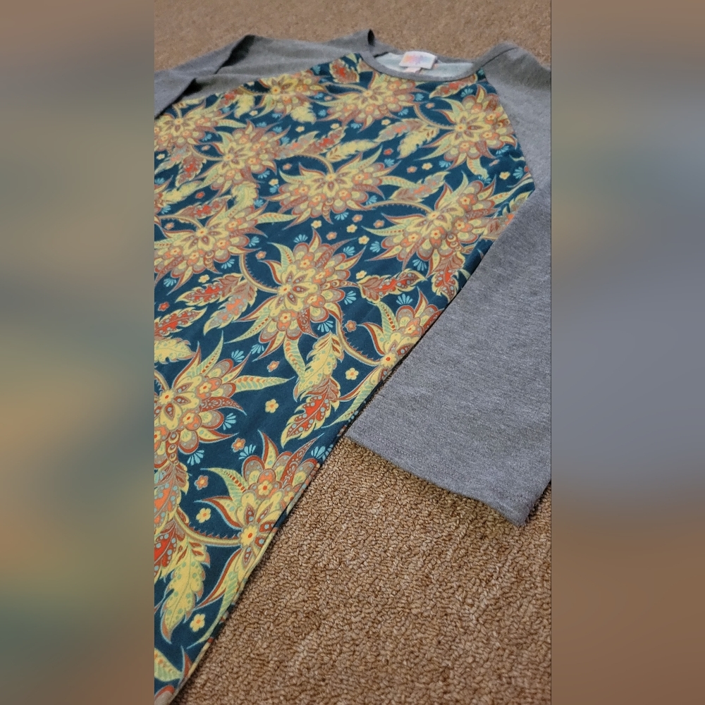 *LAST CHANCE* LULAROE SHIRT